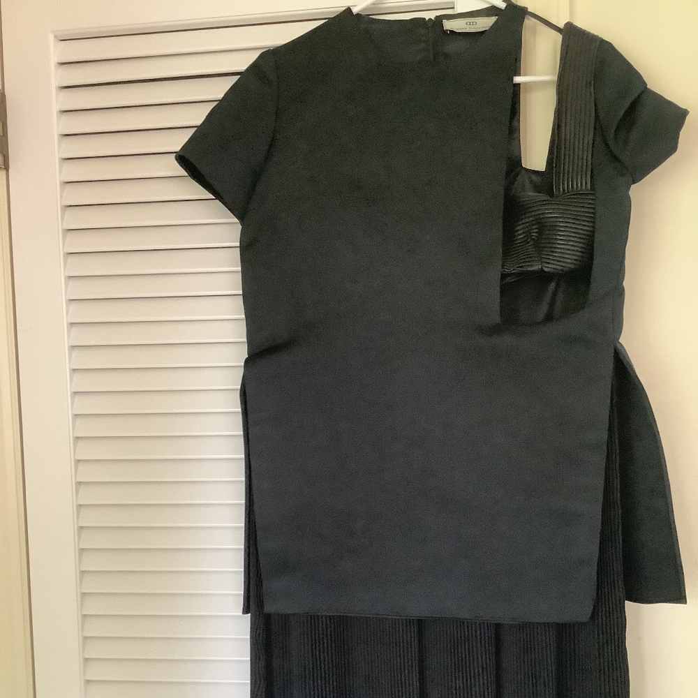 Very important black dress in silk
